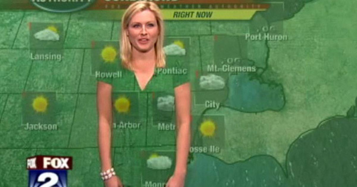 Weather forecaster 'wardrobe malfunction' Presenter in green dress